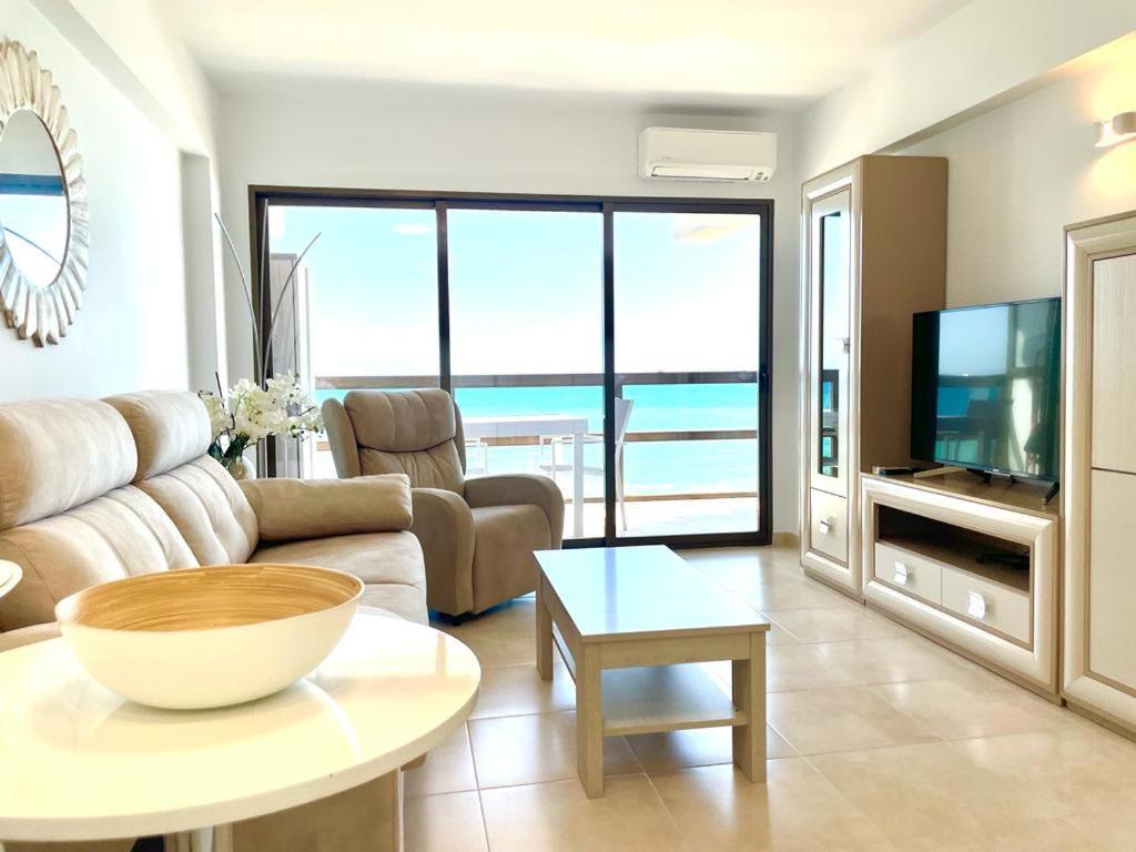 Calpemar 8 Sea View First Line Arenal Beach Buitenkant foto